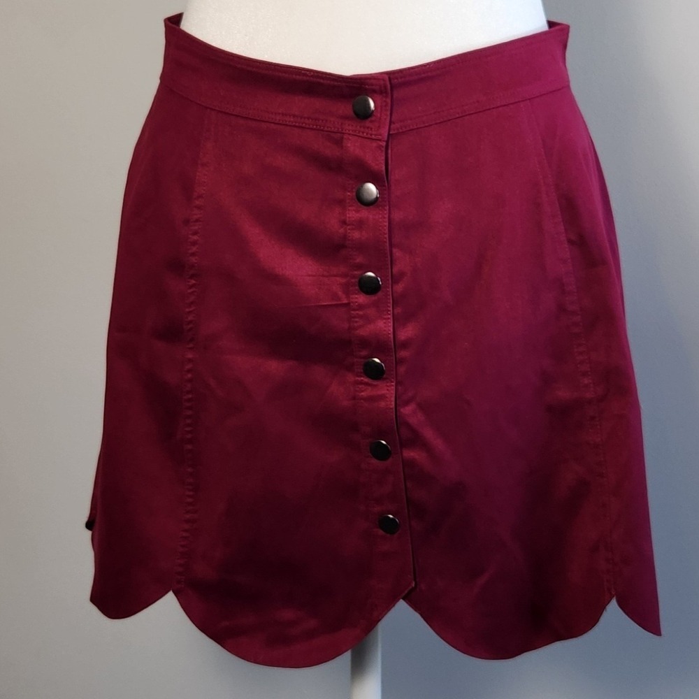 Red Camel Skirt Women's Size Small Burgundy Faux Suede Snap Front Scalloped Hem‎